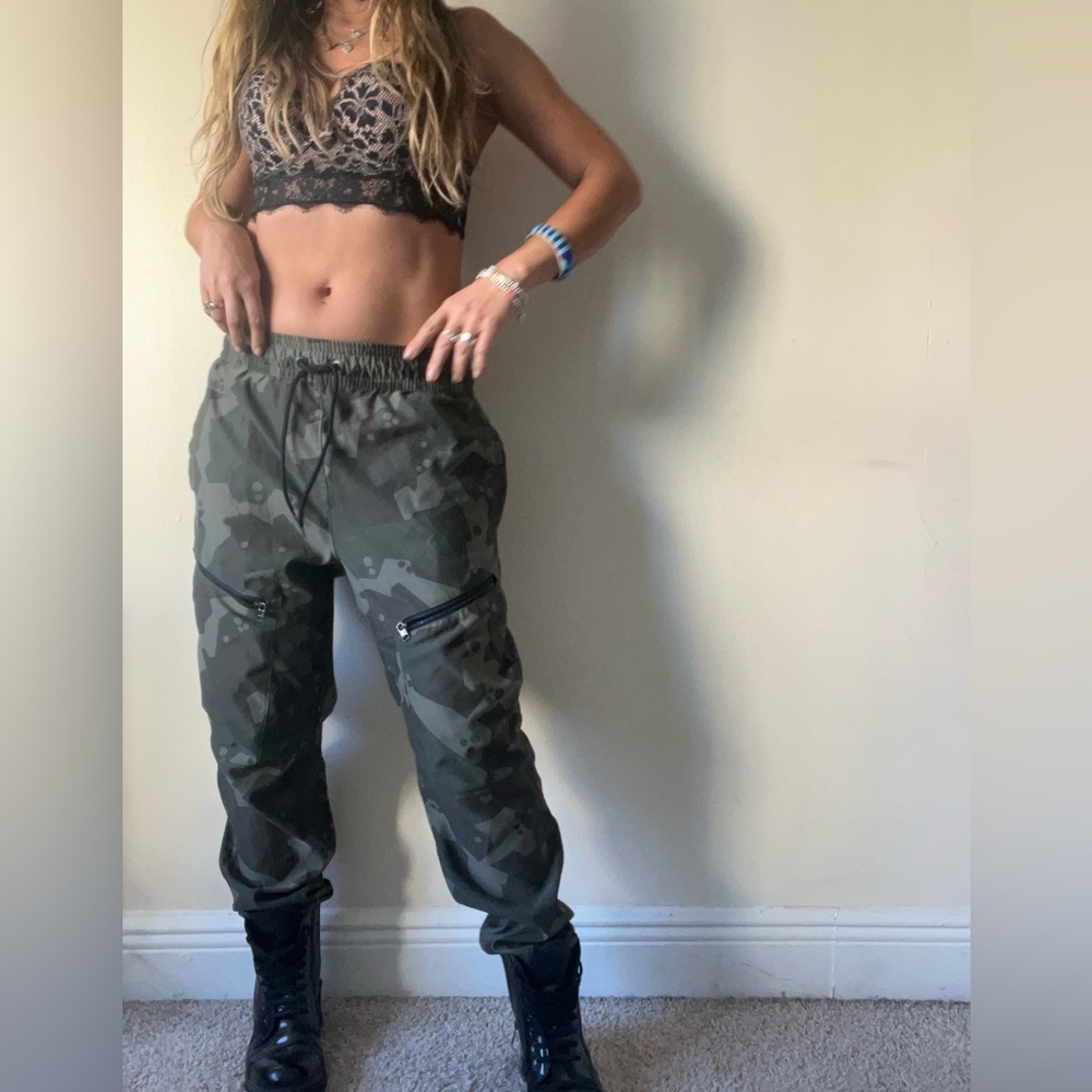 Under Armour Menβs Camo Cargo Jogger PantsππSmall ππ - Picture 5 of 12